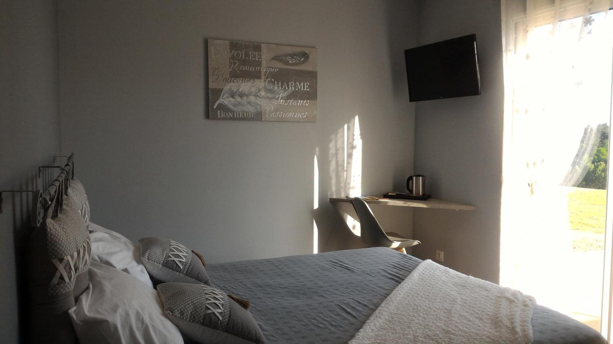La Sarlamandre, Chambres et table d'Hôtes Marcillac-Saint-Quentin Extérieur photo
